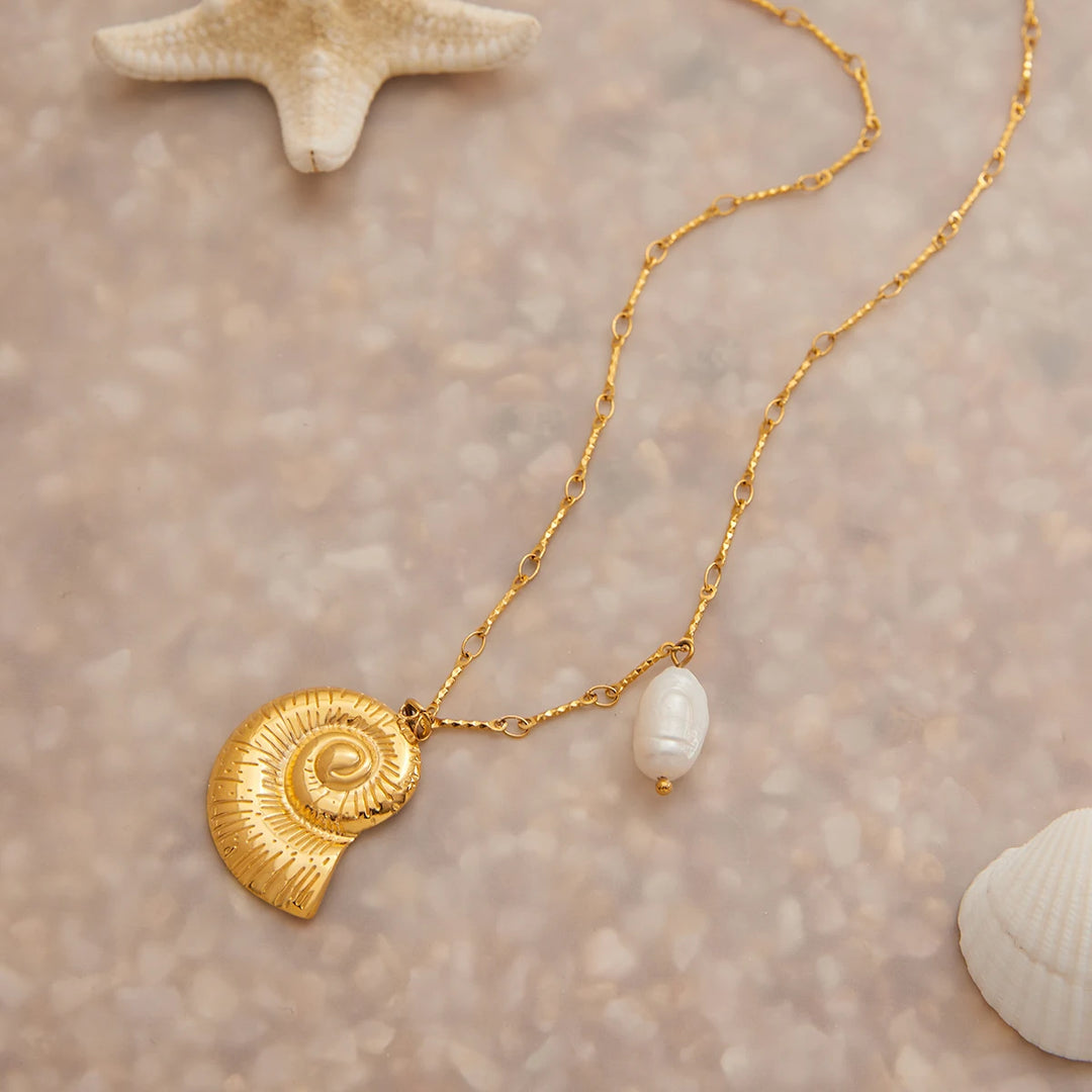 Shell Pendant Necklace