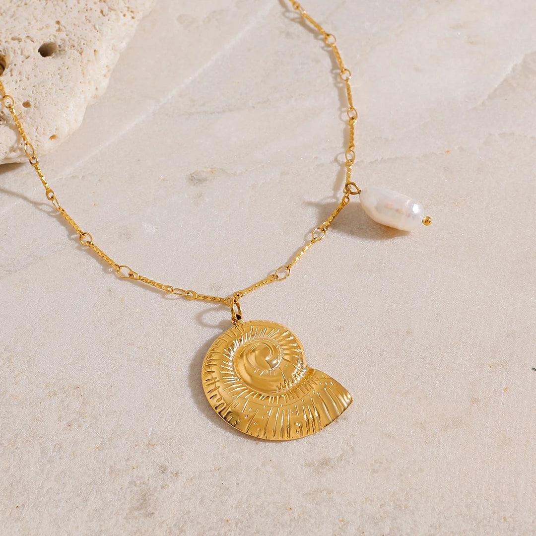 Shell Pendant Necklace